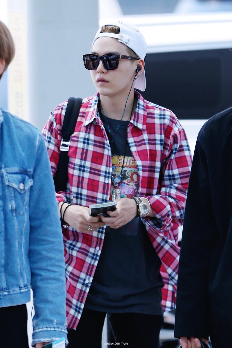 달방 예고편보고 울면서 외장하드 털기...
모자.... 머리 다 넘기고 모자... 모자......
처돌포인트.... 이게 벌써 3년 전......
<a href="/BTS_twt/">방탄소년단</a>