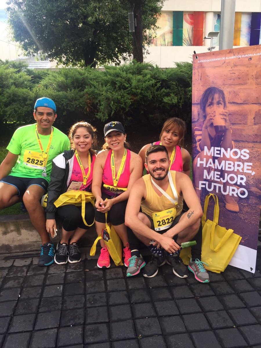 ¿Este año con quién correrás la #carreraios? ¡Inscribe a tu club de corredores o familia! 🏃🏻‍♂️👨‍👩‍👧‍👦🥇
Inscríbete en: carreraios.com 
 #porlosniñosdeméxico #correconcausa #tetocacorrer #petfriendly #runner #instarunner #5k #10k