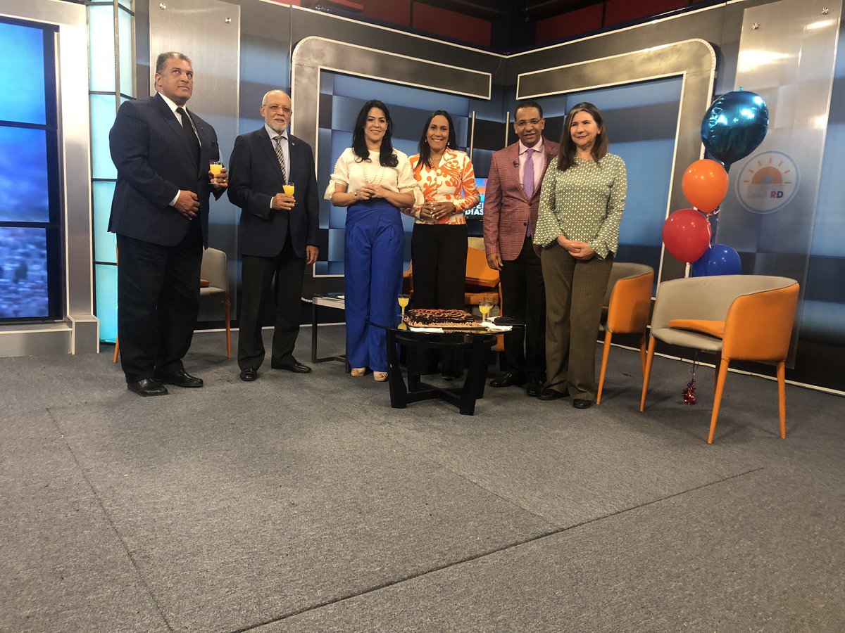 maangeles25's tweet photo. Siempre es bueno agradecer a Dios por cada una de las oportunidades que nos ofrece en la vida. Primer aniversario @buenosdiasrd @jimenezpedro27 @angelacostaf @AnibelcaRosario @philliprodrigue @GilbertGuzman7 https://t.co/CGlAev15EV