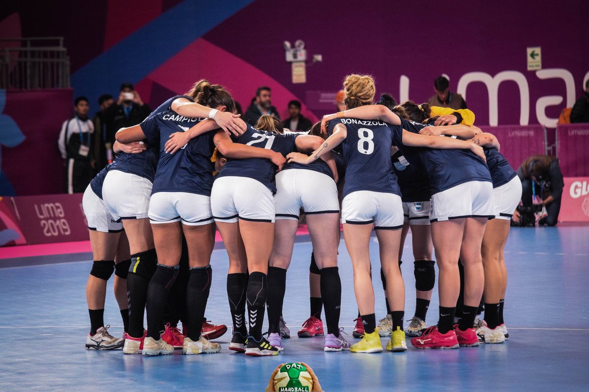 micacasasolaa's tweet photo. HOY así de juntas⚔️🇦🇷🤞🏼 https://t.co/XJHyuJIFF8