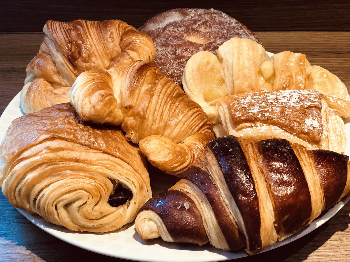 Faire 160 km pour avoir enfin le plaisir de goûter les réalisations de @fredericroynice et rencontrer un couple de boulangers passionnés, ça valait le coup. #TeamPainAuChocolat #Tradition #Qualité #Authenticité 🥐🇫🇷 La prochaine fois on goûtera les #PanBagnat 🤗 #SanarySurMer😉