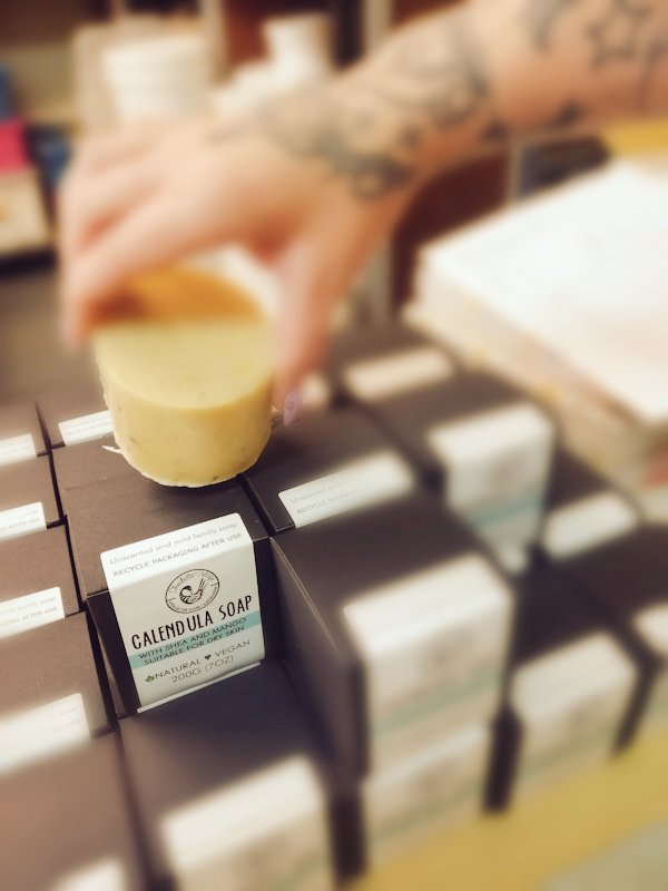 akuawood's tweet photo. Packing + labeling in time for our next event. 
We believe soap should be gentle + fun for the whole family to enjoy
Our cold processed soaps are plant based + completely vegan 🌿
Grab a bar of our 200g #calendulasoap this Saturday at @ReadingFarmMkt
#SheabutterCottage #rdguk https://t.co/qvbAstPHG1