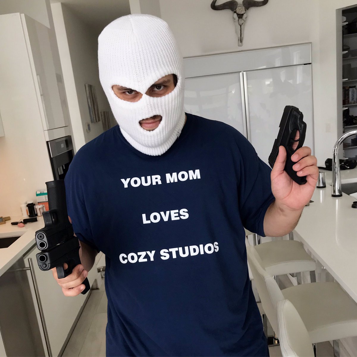 COZYSTUDlOS's tweet photo. YOUR MOM LOVES COZY STUDIOS ONLINE NOW 

https://t.co/T5HwBtjzeN https://t.co/gMEHVnT7Iu