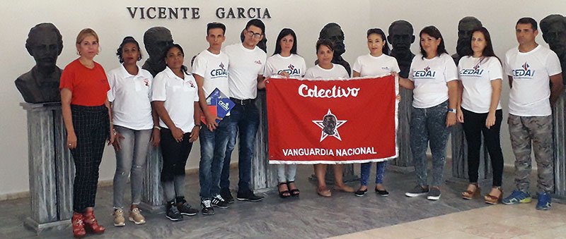 tiempo21cuba's tweet photo. El colectivo de la Empresa de Automatización Integral #Cedai de #LasTunas, recibió la bandera que los acredita como #vanguardia. #Cuba @YenimaD @RLPuertoPadre @26deLasTunas @Lily_RLibertad @alibarrios1 @tunastravel_es @TunasvisionTV @ICAPlastunas #30Jul https://t.co/gAw1OJ3jHB https://t.co/8OG6rCxvgT