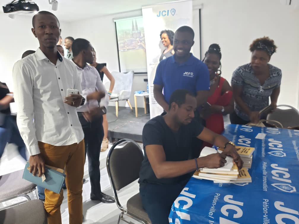 jci_pv's tweet photo. @etzeremile en a profité pour signer son ouvrage "Haiti a choisi de devenir un pays pauvre". https://t.co/hbvO1XBlo5