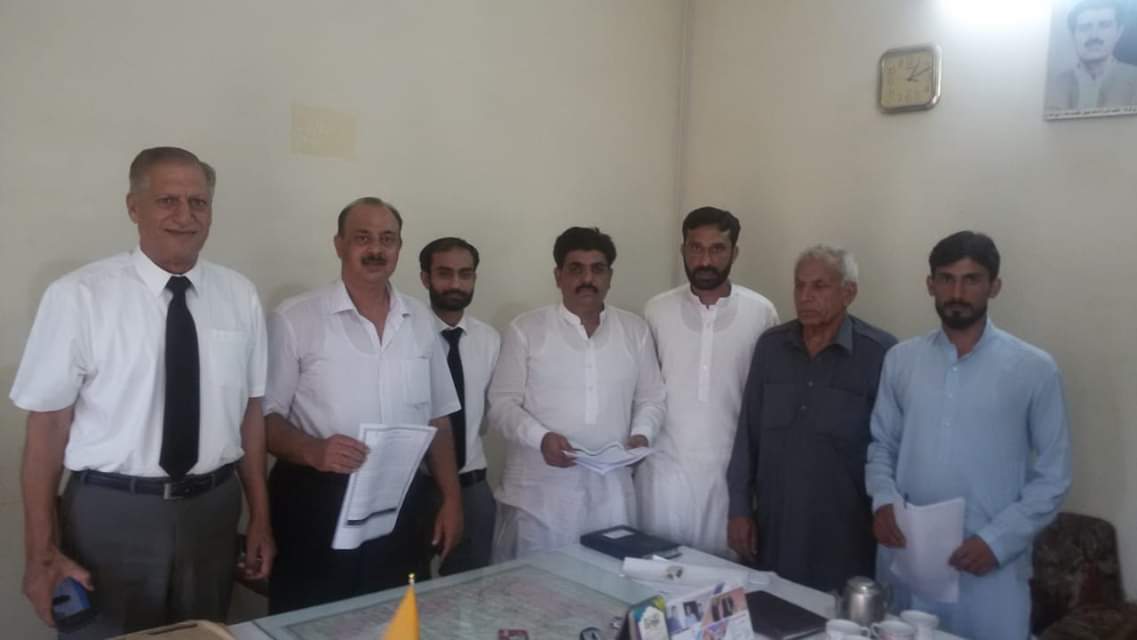 JammuNational's tweet photo. علم                   جدوجہد            فتح
29جولائی2019
میرپور
پاکستانی زیر انتظام جموں کشمیر  جے کے این ایس ایف کی "قدرتی راستے بحال کرو تحریک" کا آغاز  جس میں میر پور بار کونسل کے صدر و جنرل سیکرٹری کے علاوہ دیگر وکلاء اور سول سوسائٹی دستخطی مہم کا حصہ بنی https://t.co/nHOyaekxW5