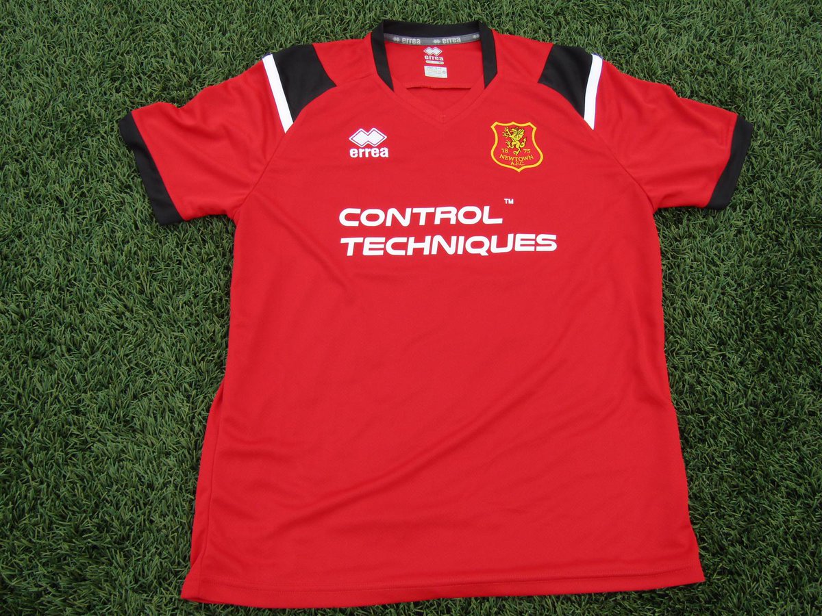 NewtownAFC's tweet photo. NEW KIT!! Our new home and away kits for the new season. #robins #Cymrupremier #cymruleagues https://t.co/H7C4vHadNP