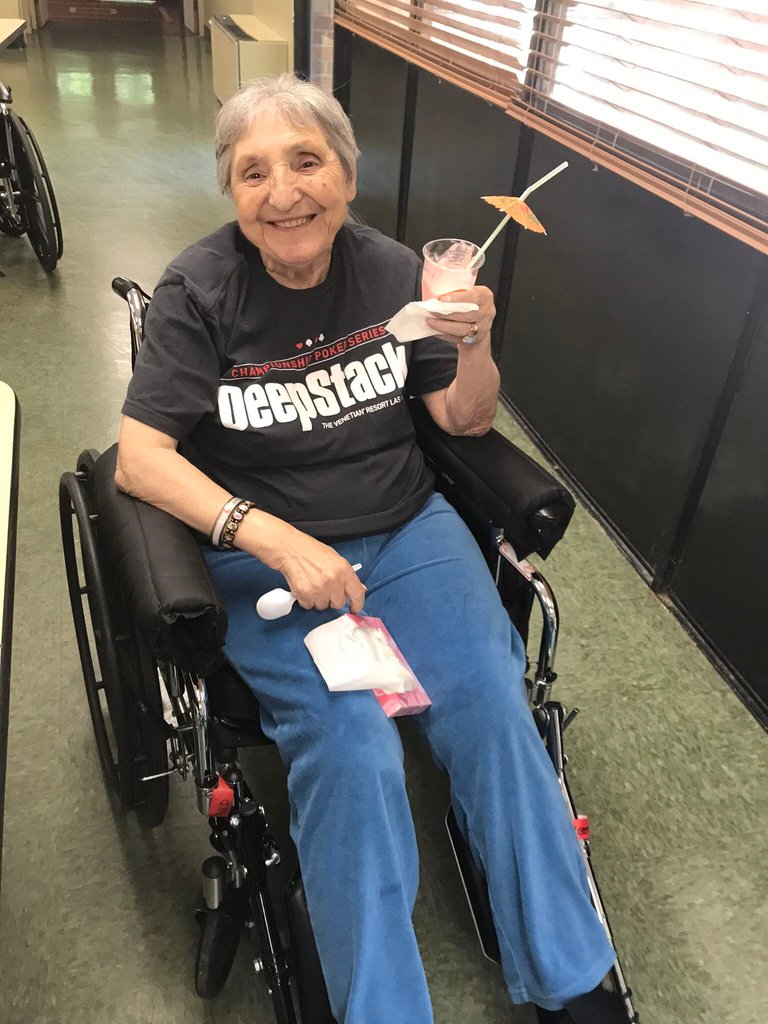 apexrehab_hc's tweet photo. Here is our resident enjoying our Bahama Mama social event smoothies!
#apex #bahamamama #smoothies #happy #health #healthcare #assistedliving #agedcare #retirement #seniorliving #seniorlife #agedtoperfection #yearsyoung #agingwithstyle #lifeisbeautiful https://t.co/pGJCbs7jd6