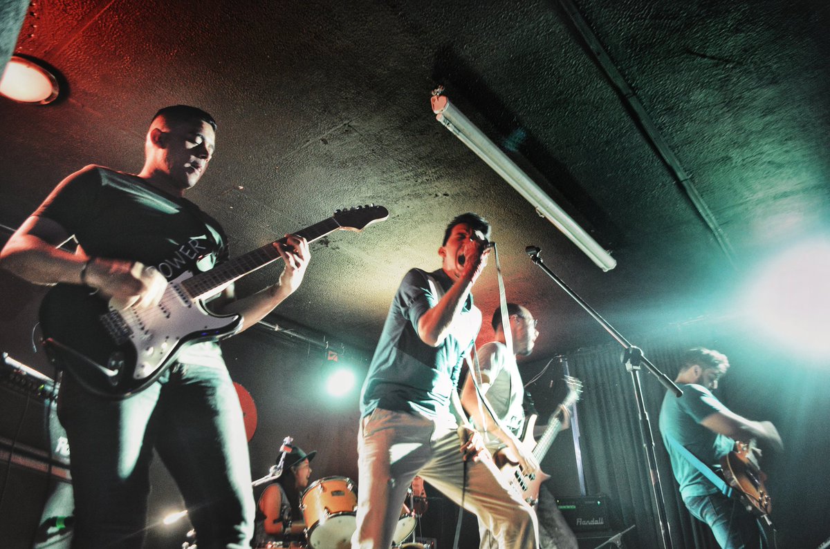 sediffrock's tweet photo. Bogotá!! Excelente público, nos dieron tanto calor que en ningún momento sentimos frio, ojalá volvamos a verlos pronto! Grata noche en el monster del rock organizado por @subterranica en Bbar 
Sediff! Nos vemos! https://t.co/e1PZnB0gZ7