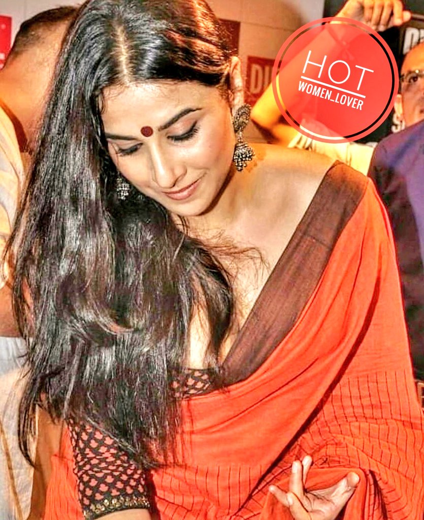 HotWomen_LOVER's tweet photo. Sexy MILF #vidhya #navel #actresshot #LustForSAREE @Actress_LOVERR @HotWomen_LOVER https://t.co/SVEvIBXKOt