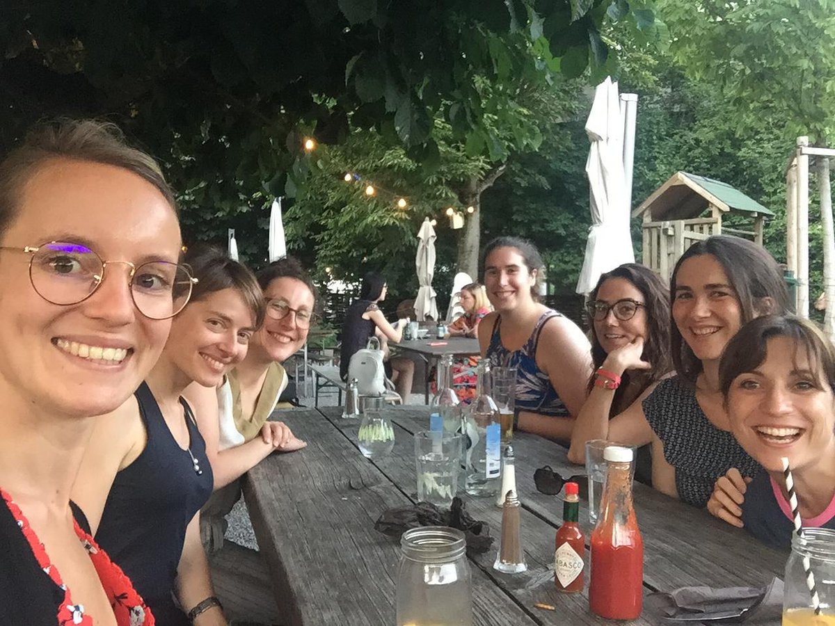 jeudis_ch's tweet photo. Un bon coup de fourchette et une cuillerée de convivialité ! Telle était la recette du dîner des filles au Fork &amp; Bottle de mardi dernier 🍴😊
#jeudis #francophones #jeudisfrancophones #convivialité #dîner #fourchette #Zürich #tonnelle #onnestpasbienlà https://t.co/XIXTpL2bEK