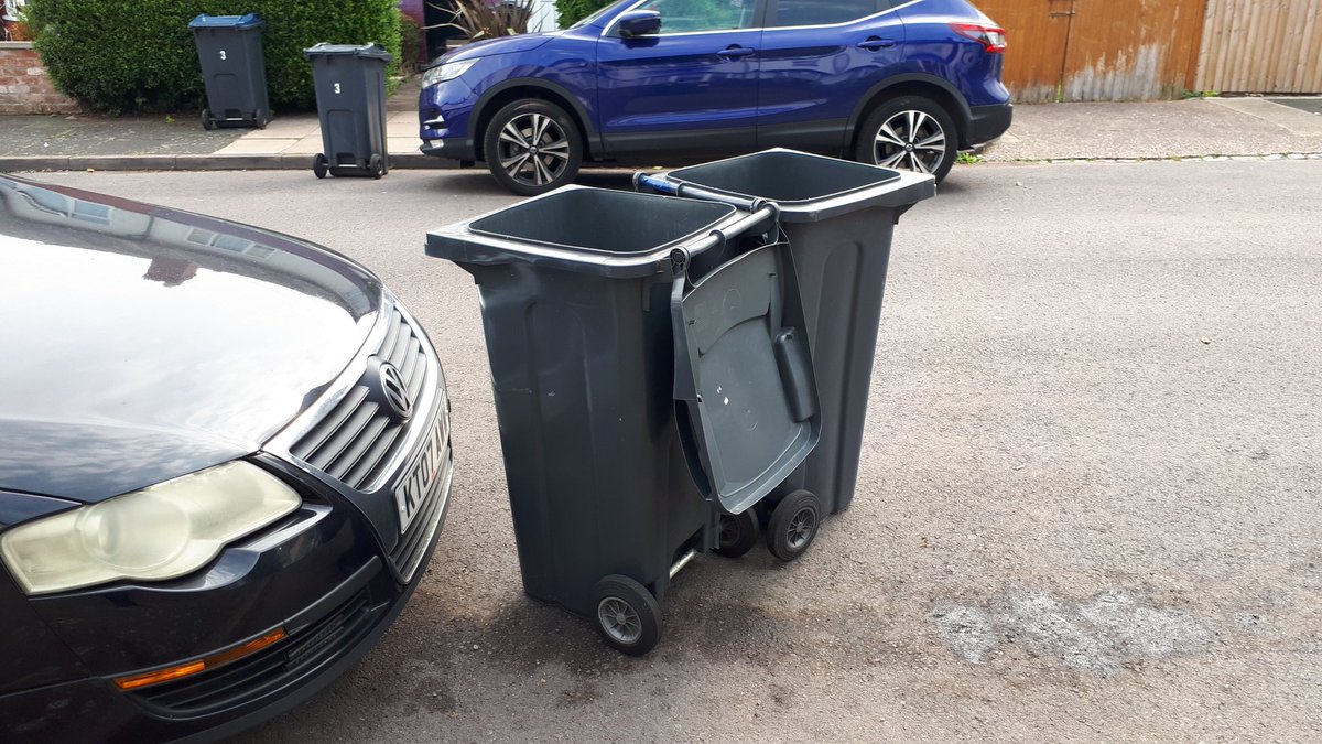 CosmicIntrovert's tweet image. Refuse collection team leave Swindon Rd, B17 in a mess again. Bin lids left open and scattered on the pavement and in front of cars. Dossapointing and not acceptable @BhamCityCouncil @BCC_Help @PreetKGillMP