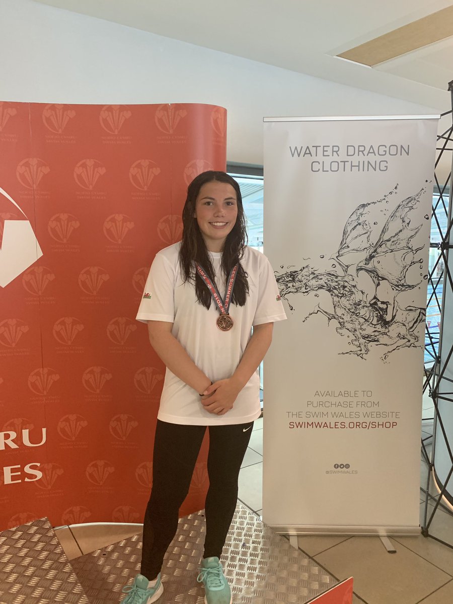 A BRONZE for Bethan Morgan in the 400 Free. A great job and a great PB! PB to 200 💪💪 well done! <a href="/arenaUK_/">arena Water Instinct UK 🇬🇧 🇮🇪</a> <a href="/solosportbrands/">Solo Sport Brands</a> <a href="/Halo_SF/">HaloSportsFoundation</a> @haloleisure