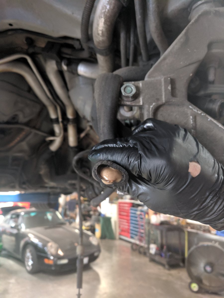 PrecisionMoti0n's tweet photo. This 3.4L 996 engine cracked a head. It's milkshake DID NOT bring all the boys to the yard...

#porsche #porsche911 #Porsche996 #porscherepair #enginerebuildneeded https://t.co/CvVaypP40k