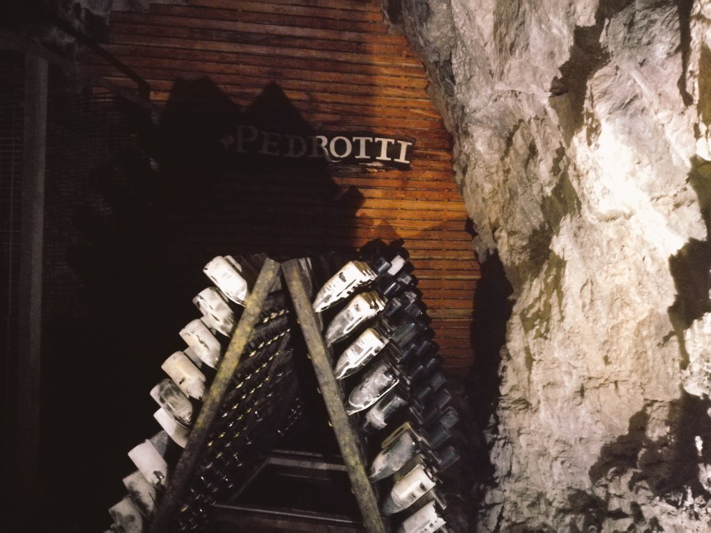 chiarawineguide's tweet photo. The grotto of #Pedrotti
#winery , temple of the quality of their #sparklingwines .
#Trentodoc #trentinoaltoadige #northernitaly #italiansparkling
---
(La grotta dello spumante di #PedrottiSpumanti tempio di una qualità indiscutibile)
#trentino #trentodoc #Trento #spumantiitaliani https://t.co/B9AlkpGjzX
