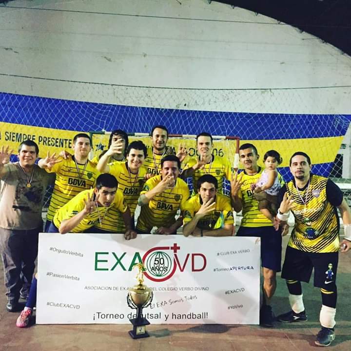 SBoca06's tweet photo. Un día como hoy se vino la cuarta 🏆🏆🏆🏆 y de manera invicta 😜.
#mareadosdetantasvueltas https://t.co/vrvPEX88Yp