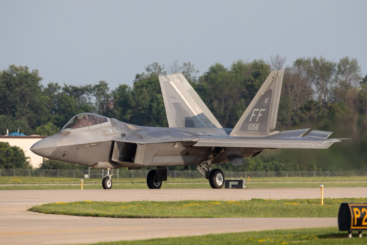 ソロでデモフライトを実施した1FW 94FSのF-22A 08-4156。良かった。 #OSH19