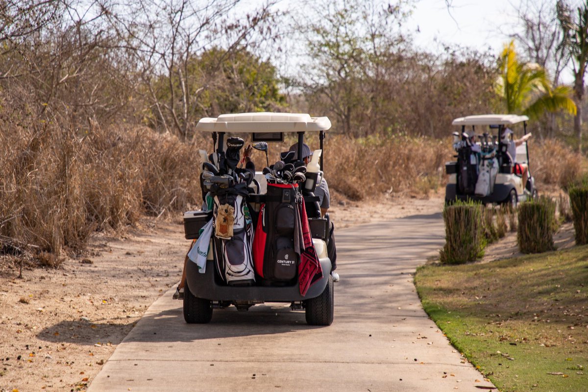 Who needs a mid-week golf break? Come play at Punta Mita Golf! 😉 🥂 🏌️  #VivaPuntaMita