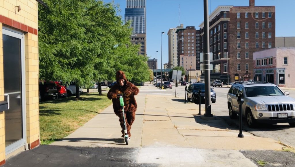 techsquatch's tweet photo. Took a break from #coding to explore #Omaha with this scooter named after fruit. @limebike 

I’ll be in Omaha until @AIMInstituteOMA’s Heartland Developers Conference (Sept. 4-6). 👣

#HDC2019 #developer #tech #STEM https://t.co/ptzhGn1oxA