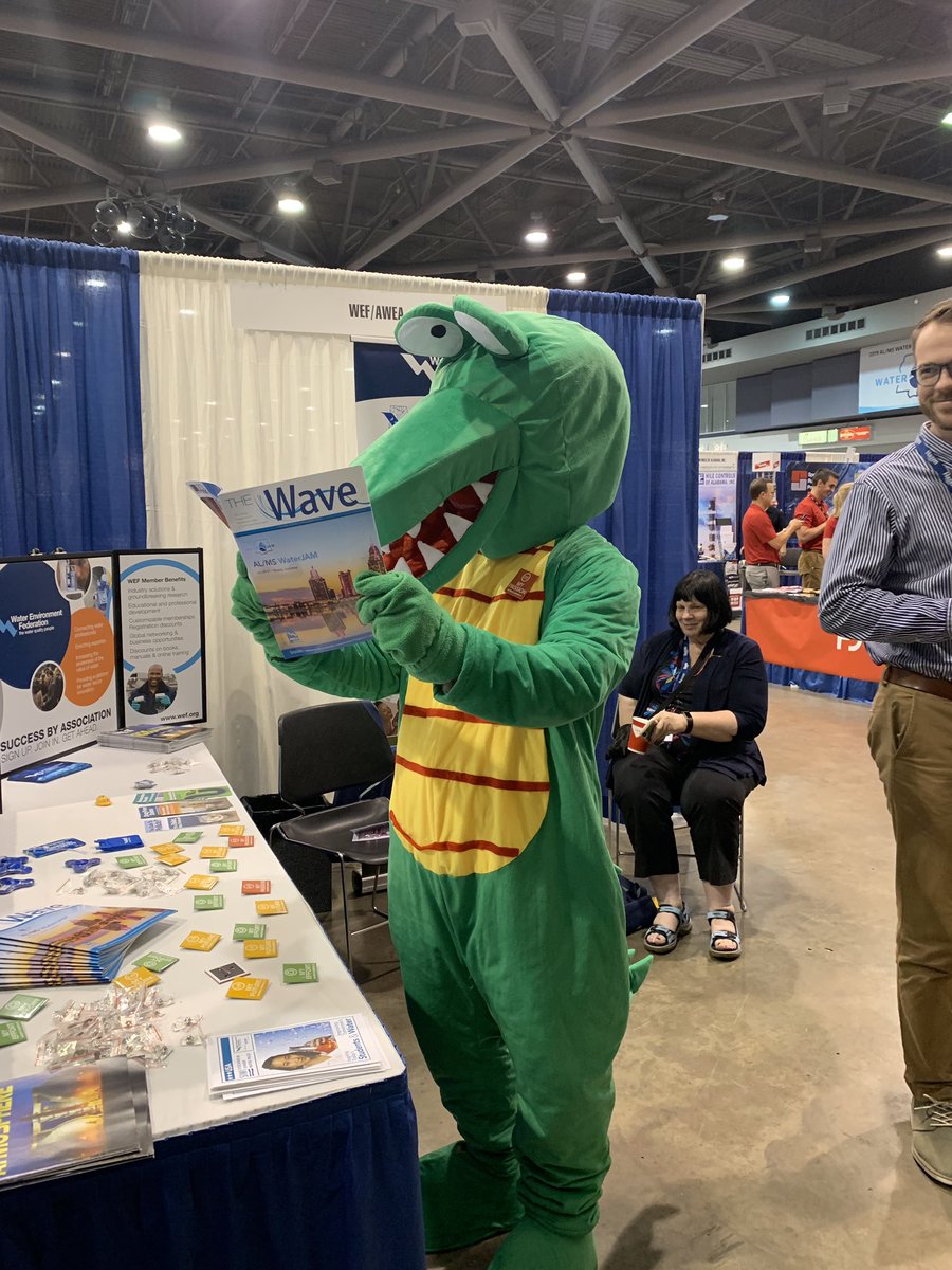 AlabamaWEA's tweet photo. Niles the crocodile stopped by #ALMSwaterJAM. He checked out the #awea Wave magazine and took pics with the kids (and kids at heart). Welcome to Mobile, Niles! @wef_org https://t.co/wxmEuod4WT