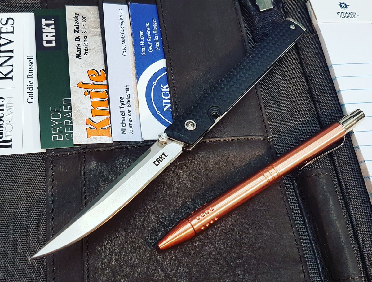 AGRussellKnives's tweet photo. The @crkt_knives CEO is back in stock! It won the Blade Show 2019 Best Buy of the Year award. Next to it is a gorgeous tactical copper pen by Darrell Ralph. 

#knife #knifepic #CRKT #crktceo #Ballbearingpivot #deeppocketclip #tacticalpen #copperpen https://t.co/ntslZe65iq