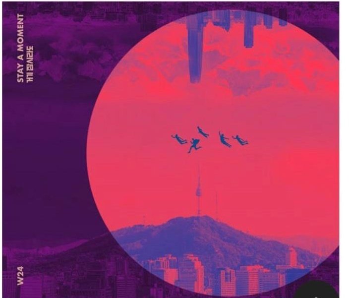 W24Chile_'s tweet photo. Dato curioso: Chile aparece en la portada de Stay a Moment.
Se puede ver el paisaje de Santiago en la parte de arriba 💜

CH-EVERY cómo estamos? https://t.co/UHIum77Kja