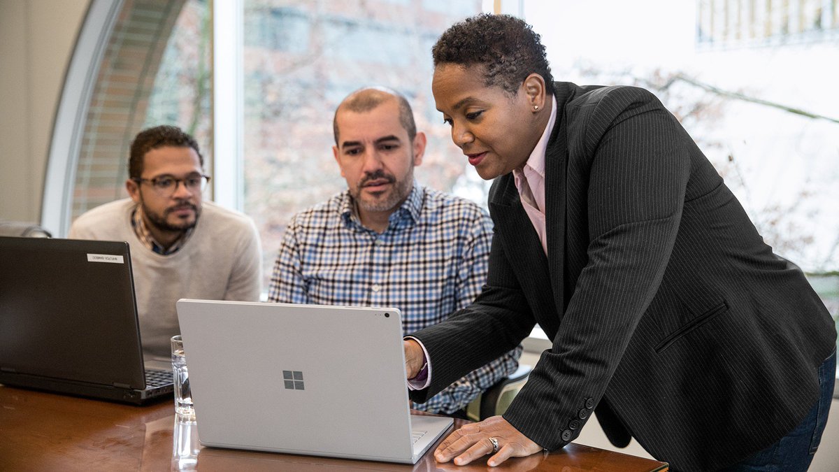 MicrosoftTeams's tweet photo. Skype for Business Online to be retired in 2021. Read the details on the retirement plan and about what we’re doing to help customers migrate to #MicrosoftTeams here: https://t.co/YK0xN4Z2Zf https://t.co/iTkKXVe2f6