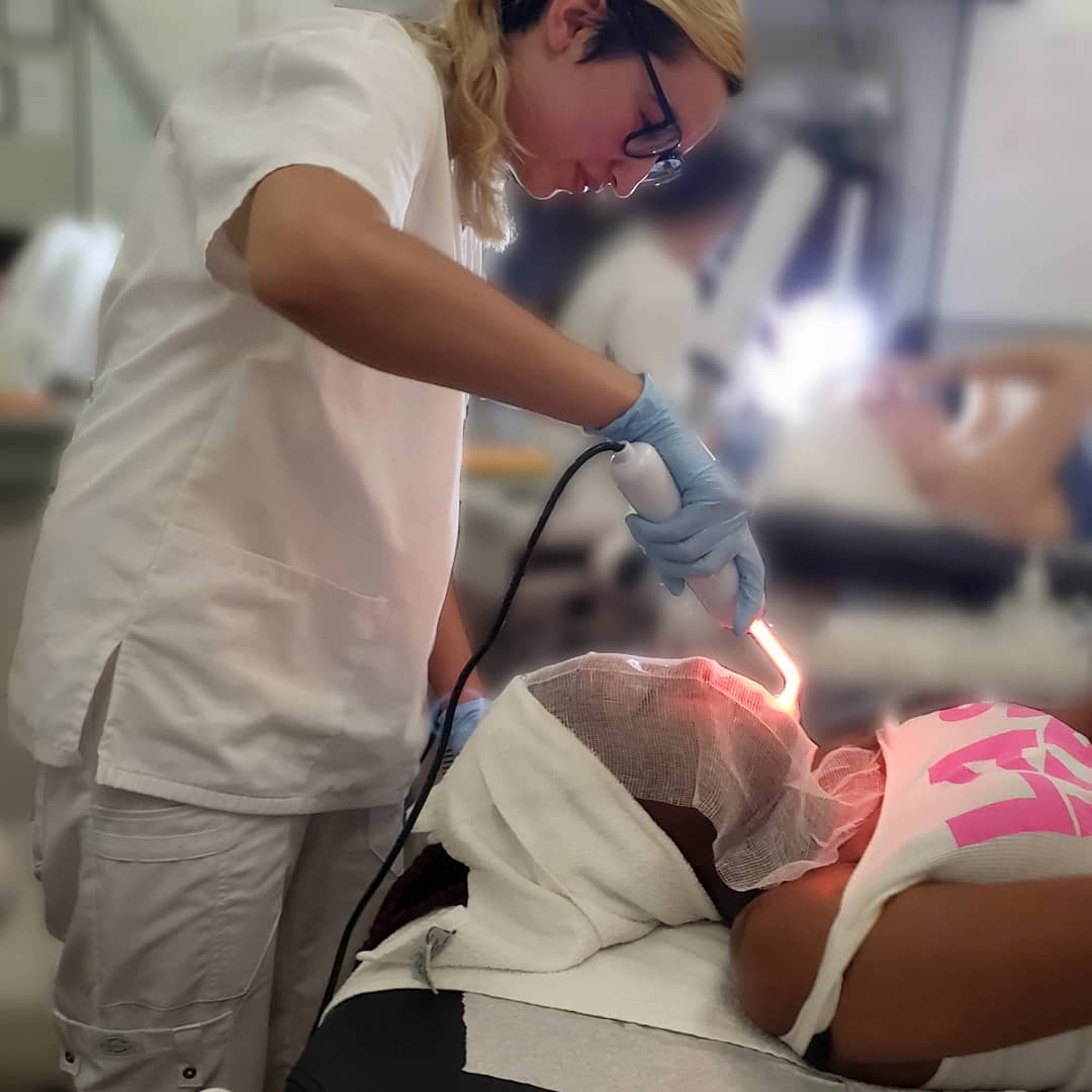 TUBC's tweet photo. @samsarli3 working on some big things at the Bridgeview campus.
#facial #facials #skincare #highfrequencyfacial #highfrequencyfacials #highfrequency #esthetician #esthetics #estheticianschool #estheticianlife #dermalogica @tubcbridgeview https://t.co/XWEOkzEt0y