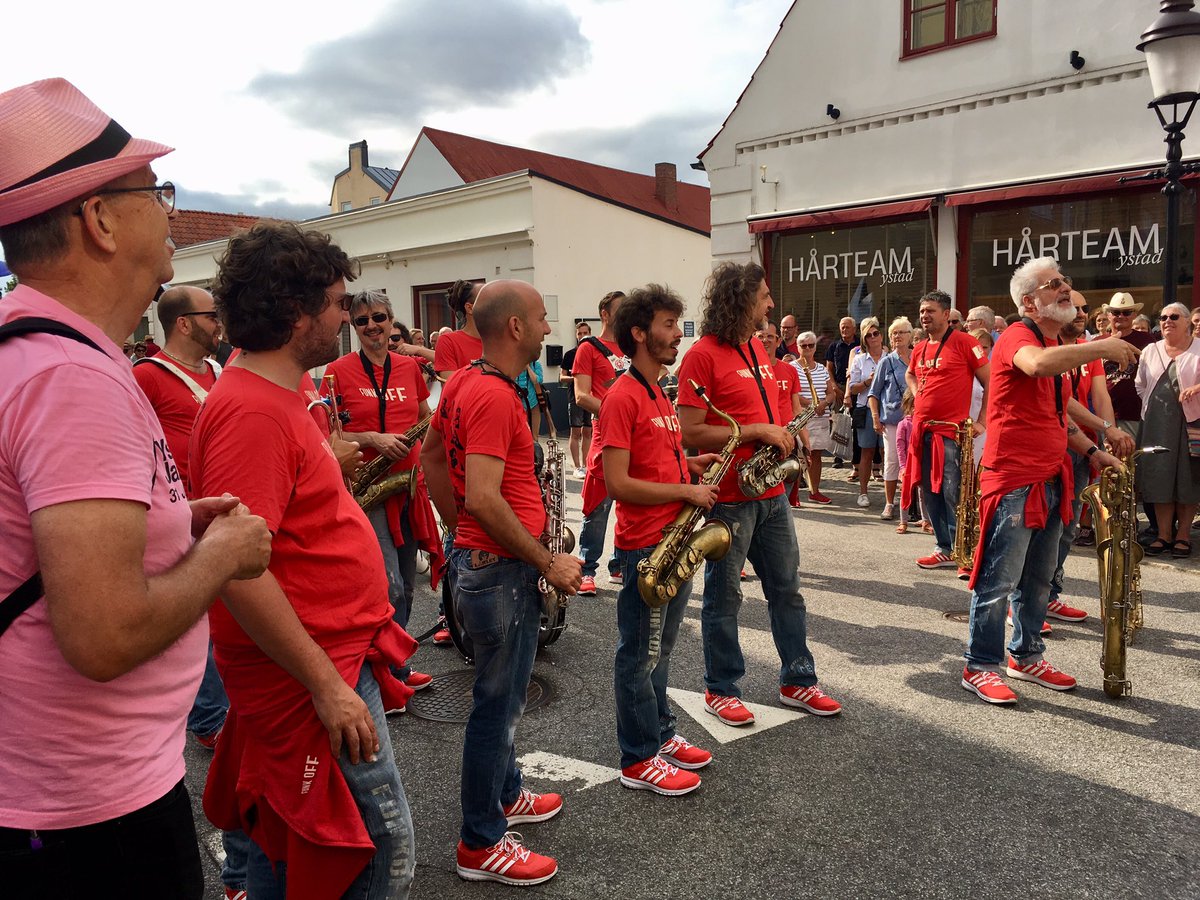 ystadjazz's tweet photo. The Ystad jazz parade with Funk Off – and the Ystad Sweden Jazz Festival 2019 is on! #funkoff @ystadjazz #ystadswedenjazz #ystadjazz #ysjf2019 #ystad https://t.co/cus2C9iDGO