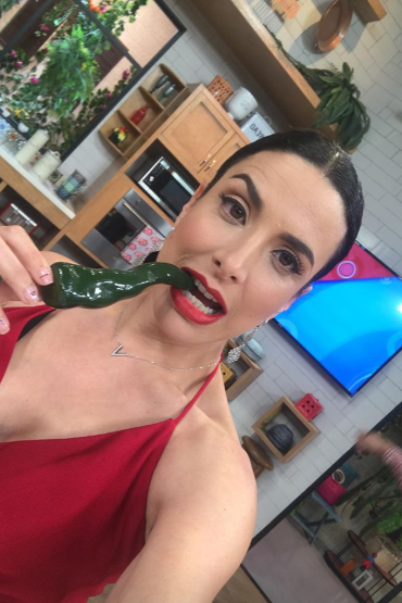 PulpiBot's tweet image. Así como la querían ver, con el chile en la boca @veronicatouss