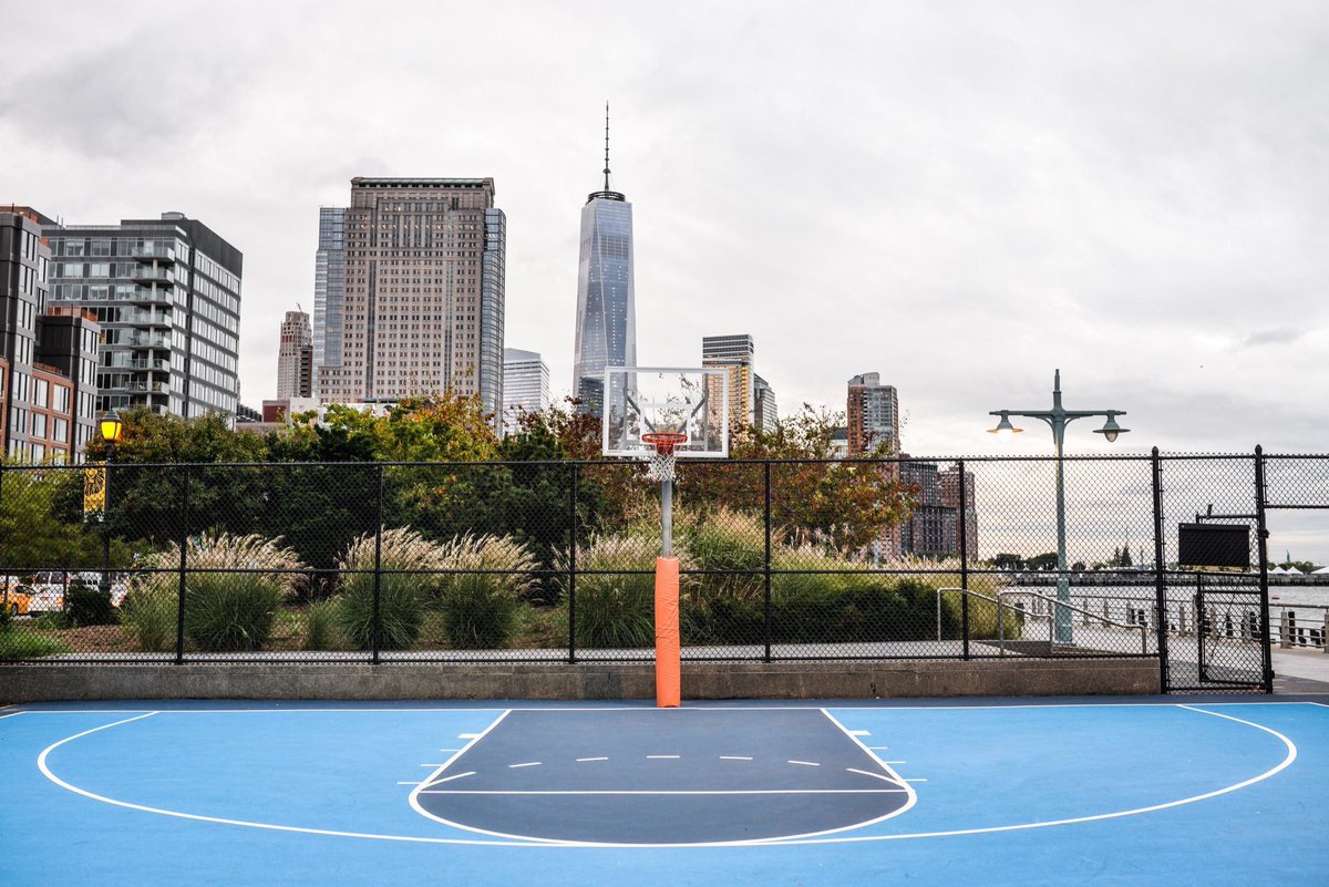 cedric__roux's tweet photo. En parlant des salles visitées, le truc kiffant quand tu voyages aux states c’est les basketball courts ! Petite sélection, ici NY &amp; LA
🏀
Bien sûr les tirages sont disponibles à la vente (numérotés et signés, encadrés ou sur Dibond) 
#basketballaddict #playground #photography https://t.co/qFaGDA3cNE