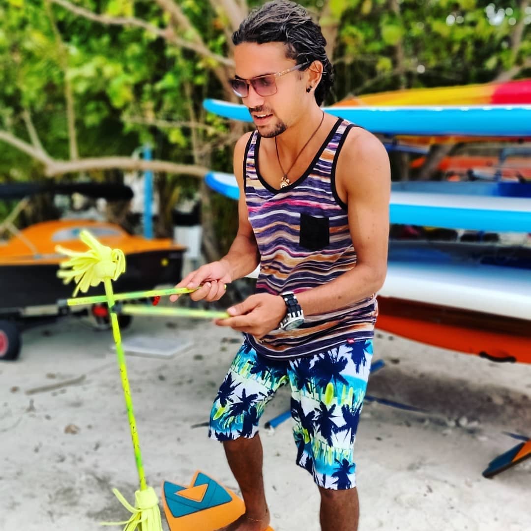 amphibuzz's tweet photo. Balance board exercise challenge
Photo credit: @yasfaante
#indianocean #Thulusdhoo #tropics #beachlife #amphibuzz #travel #balanceboard #workout #stayfit #seasonsurfing #juggling #island #wanderlust #visitmaldives https://t.co/xOmcIAgLgV