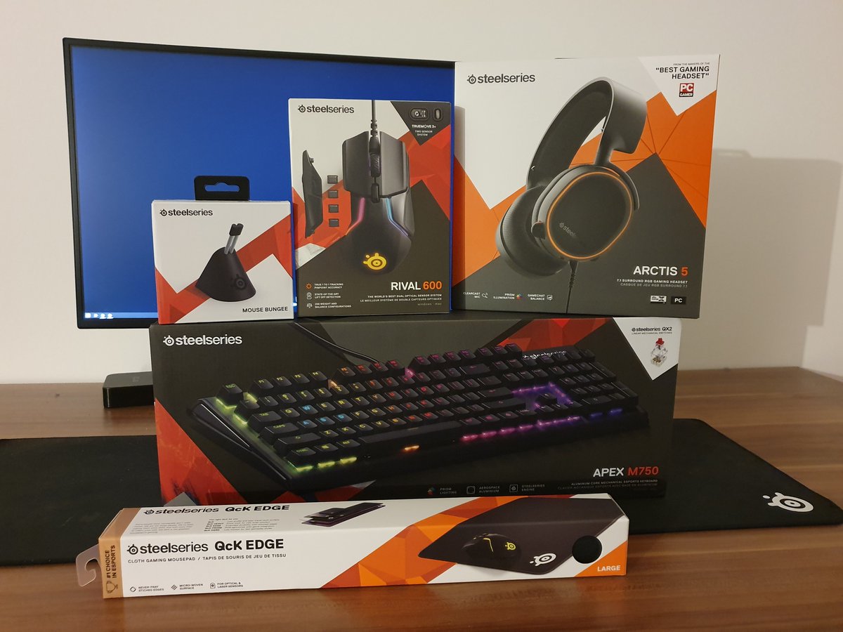 Desert3c's tweet photo. Neues Setup von @SteelSeriesDE am Start.🔥 Big thx to @Turtle_eSport . Der heutige Spieltag in der @PUBG_DE #ESLMeisterschaft kann kommen 😈 https://t.co/UDm9fub5ZL