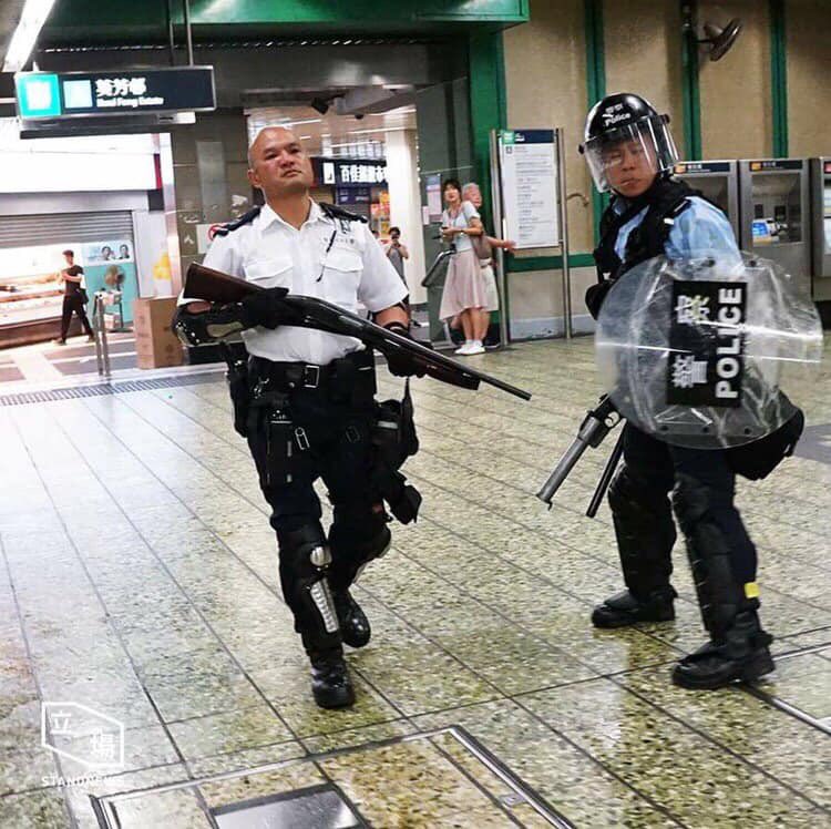 johnathanip's tweet photo. WTF!!!
Police carrying Remington 870 within a MTR subway station while there is a peaceful protest!
What is he thinking in his fucking insane mind?!
#PoliceBrutality #realgun #FreeHongKong #antiELAB #HongKongPolice #HongKong https://t.co/e4oEg1pd71