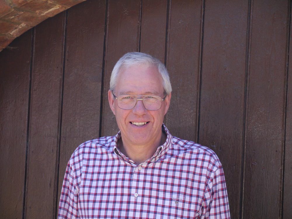 Lincsruralhelp's tweet photo. We heard today that our friend Charles Smith is retiring from @FCNcharity after eight years as chief exec. @Lincsruralhelp chairman, Meryl Ward pays tribute to Charles and says thank you for the help and support FCN gave LRSN, and Rural+ with @NFYFC   https://t.co/TKrOnLDMlO https://t.co/4JlvyPUHD5
