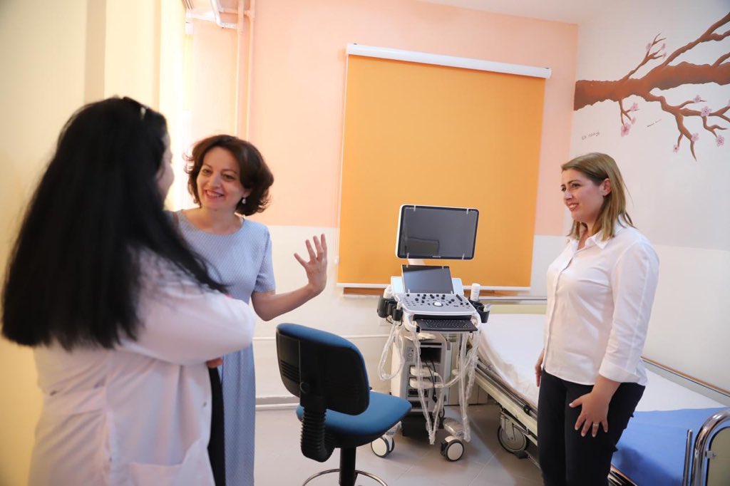 GManastirliu's tweet photo. Punët e mëdha, bëhen nga punë të vogla të mbledhura bashkë🙌🏻

Punët që po bëjmë kudo, në çdo spital apo qendër shëndetësore të vendit, janë garancia për transformimin e shërbimit shëndetësor për qytetarët👍🏼

Shembulli i spitalit të #Krujës flet vetë👇 https://t.co/pDL0IsqzwM