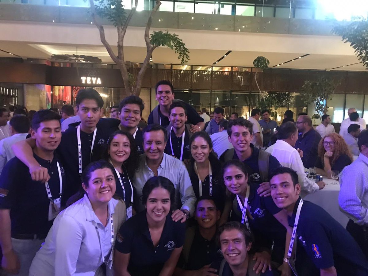 eamivtac's tweet photo. Una parte de la delegación Jalisco en Mérida, muy bien acompañada con nuestro ejemplo @SalvaFdezAyala 
Dentro del #XISeminarioDeIngeneriaVialAMIVTAC 👷🏼‍♀️👷🏼‍♂️🥰👏🏼 https://t.co/3lds8EorGx