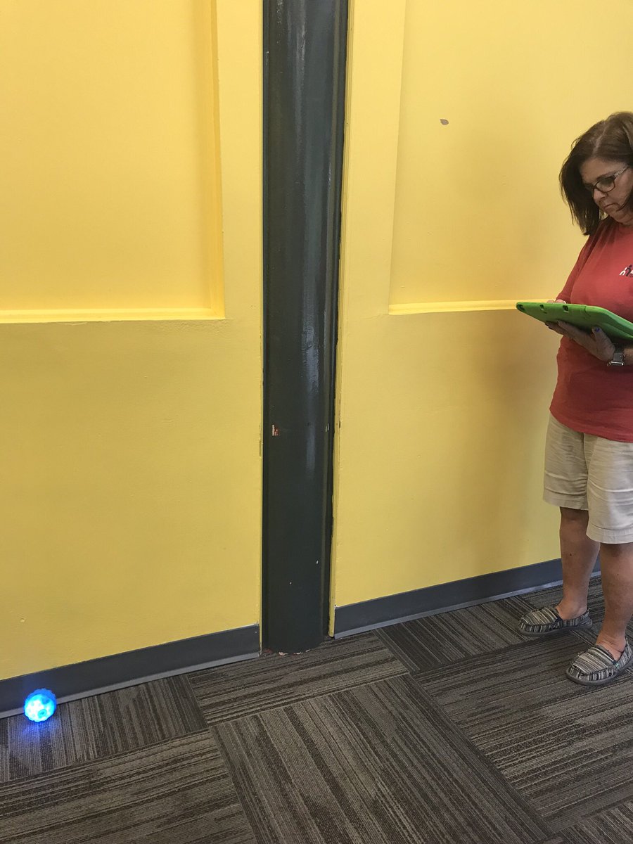 megan__burnette's tweet image. Here’s some of the awesome technology that STEM teachers used at the Muse! #kcsscience2020