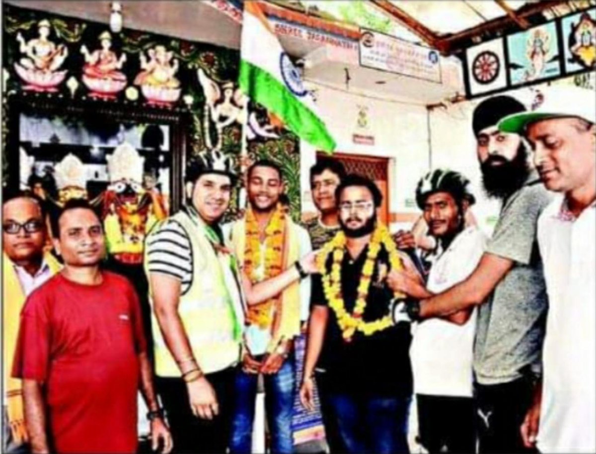 AnubhavMohanty_'s tweet photo. Proud of you, my Kendrapara brothers, Krishnakant Sarangi &amp; Subhrajit Barik, who traveled more than 1600 km on bicycles to meet Hon’ble President @rashtrapatibhvn &amp; Hon’ble PM @narendramodi ji about #Odisha Mahanadi water dispute. My humble request - plz meet these boys. More ⬇️ https://t.co/zqgOu43Nb1