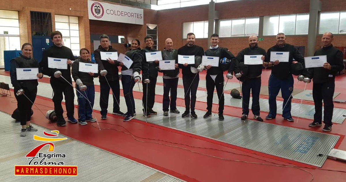 ESGRIMATOLIMA's tweet image. #ArmasDeHonor Nuestros esgrimistas tolimenses que hacen parte de la Selección #Colombiana terminaron la capacitación en #Espada realizada en #Bogotá. Agradecemos el apoyo de @Coldeportes  y la @colombiaesgrima   por motivar el aprendizaje en nuestros deportistas.