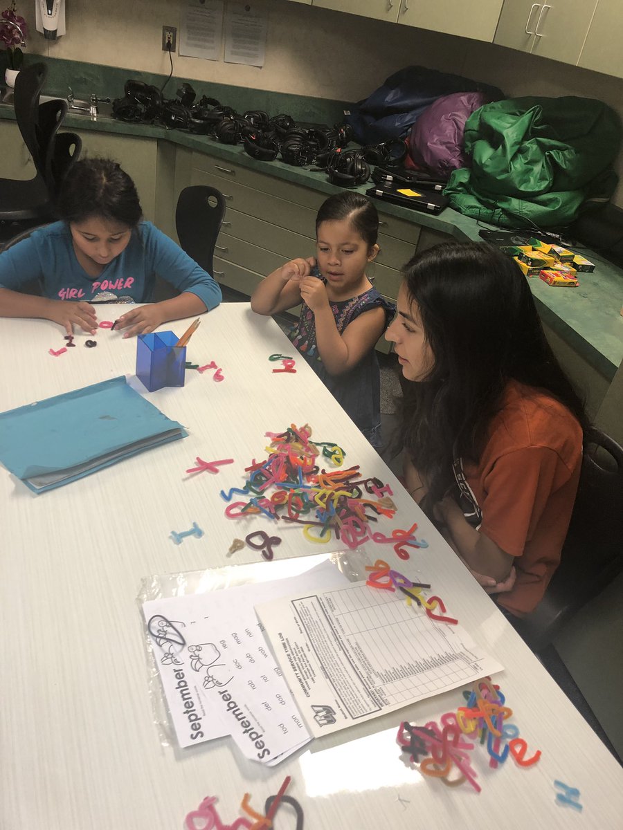 A special thank you to @OrangeVistaHS students who have been helping our students become better readers during #vvsrc2019