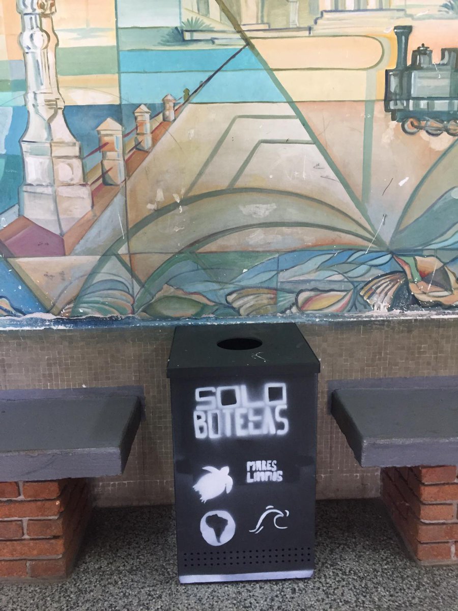 ¡Prontos los tachos de basura exclusivos para botellas!
El fin de estos tachos es separar las botellas de plástico de otros residuos, para luego ser recicladas. 
Éstas están ubicadas en el Liceo de Piriápolis.
#MaresLimpiosPiriapolis