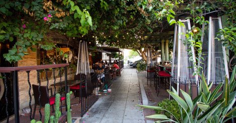 cafe_secret's tweet photo. #tunesnbrews #livemusic #winning $3 Peruvian Beers! Cristal &amp; Cuzquena + Live Music! https://t.co/CA8Qhg2DDA