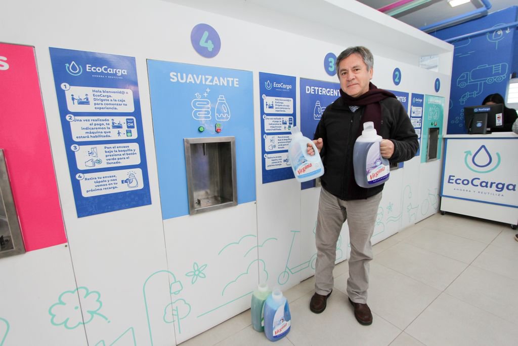 ¡Reutiliza nuestros envases comprando con ellos! 
Una vez que se te acaben los productos vuelve a cualquiera de nuestras tiendas y recargalos. Pagarás menos y evitarás tirar plástico a la basura todos los meses! Te esperamos en #viñadelmar #valparaiso #concon