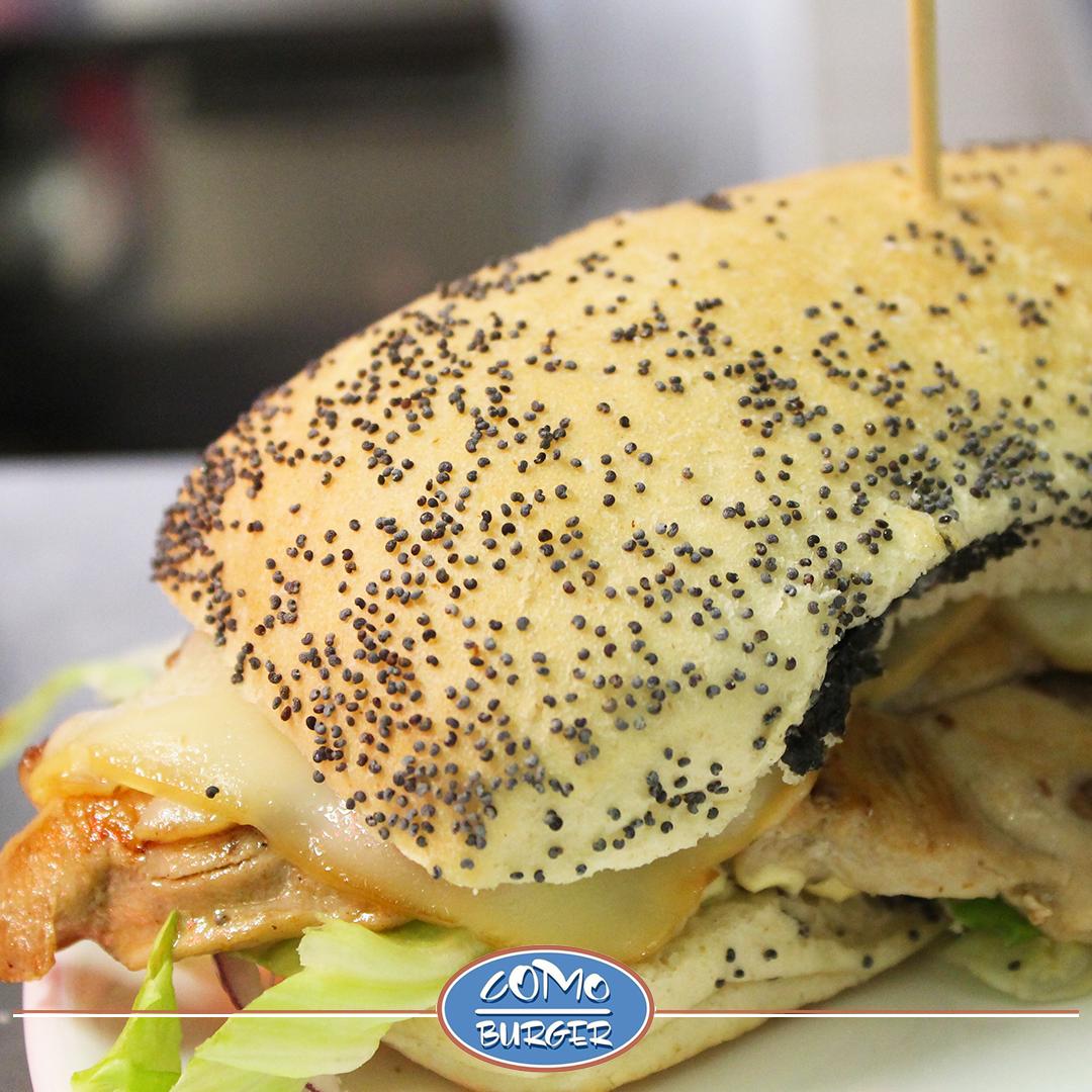 Meat_Cernobbio's tweet photo. Lo sapevi che il petto di pollo del nostro Dongo è marinato nel brandy insieme al pepe rosa?
Un tocco di gusto che lo rende un panino unico😍!
E tu sei del #TeamDongo?! https://t.co/545i1D7hQ8
