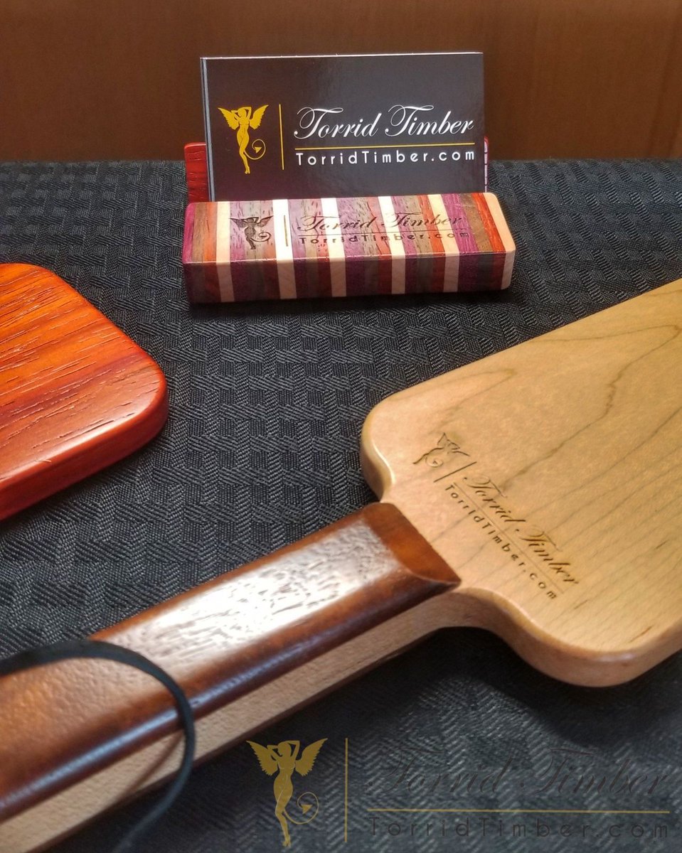 Cuz I finally took this picture. Close up of one of my favorite little things Mister Torrid Timber has made: little business card holders. Aren't they awesome? I love little spontaneous creations like these.
-kitten
#torridtimber #kinkster #kinkywoodworker #woodart #kinkybusiness