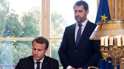 Poulin2012's tweet photo. Les plus grands moments de Christophe Castaner , la compil. https://t.co/smdXX3aUos