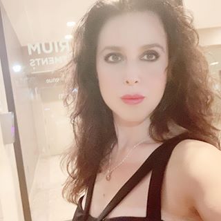 gimmei_nyc's tweet image. Dressed to impress on a hot and humid night. Don’t ask me how much hair product I had to use to get the frizz out. 

#balkangirlproblems #operasingers #operababe #Texasheat