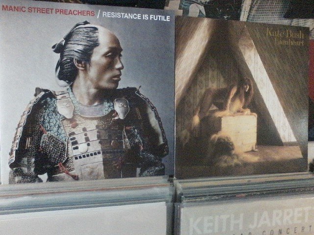 Happy Birthday to Sean Moore of Manic Street Preachers & Kate Bush 