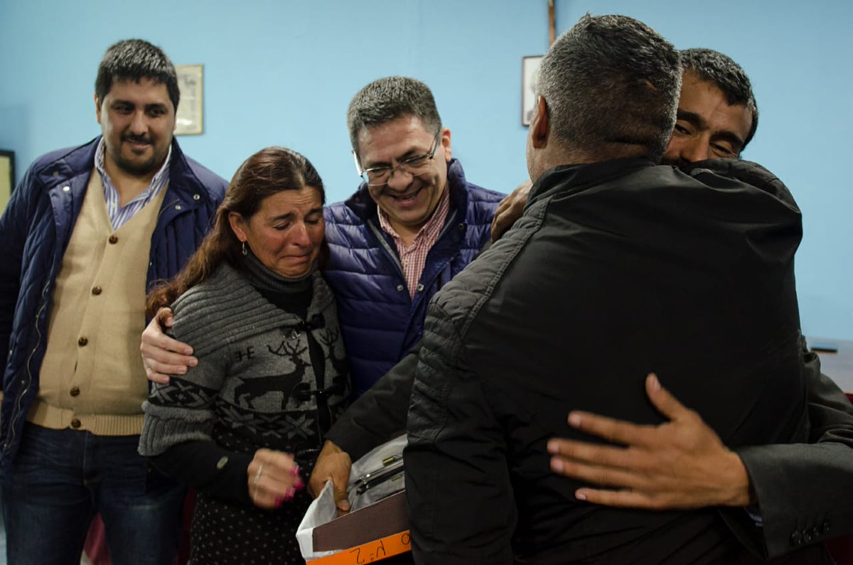 ArielGarciaUCR's tweet photo. 👉 #Ahora en la ciudad de #Alberdi junto @diazchaveroA ponemos en valor el #ProgresoSocial que logro #PedroGómez producto de su esfuerzo deportivo, ganador de la maratón independencia, un hijo de nuestra tierra y orgullo tucumano.

#ElDeporteEsCulturaDelEncuentro 
#ArribaTucumán https://t.co/Trb75JSZJk